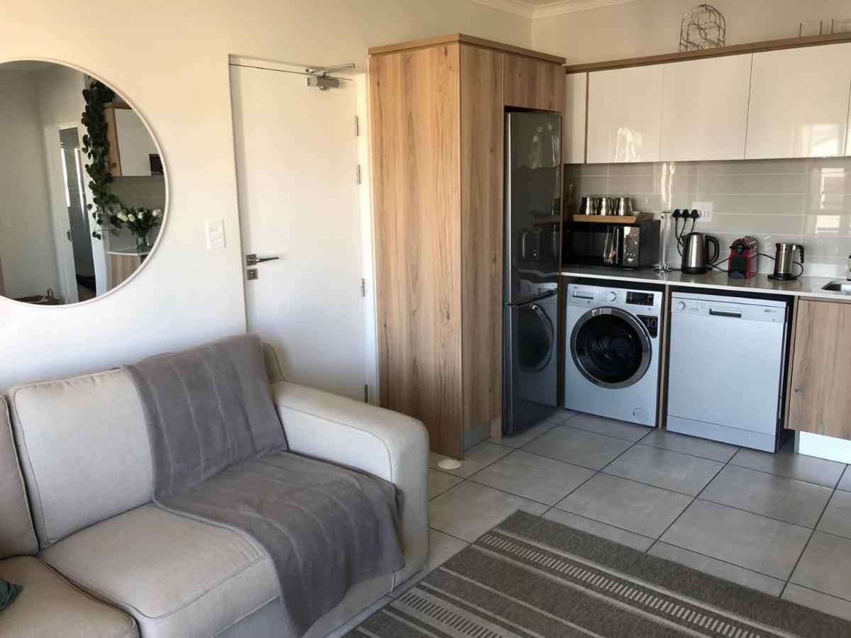 Luxury One Bedroom Apartment Сомерсет-Вест Екстер'єр фото